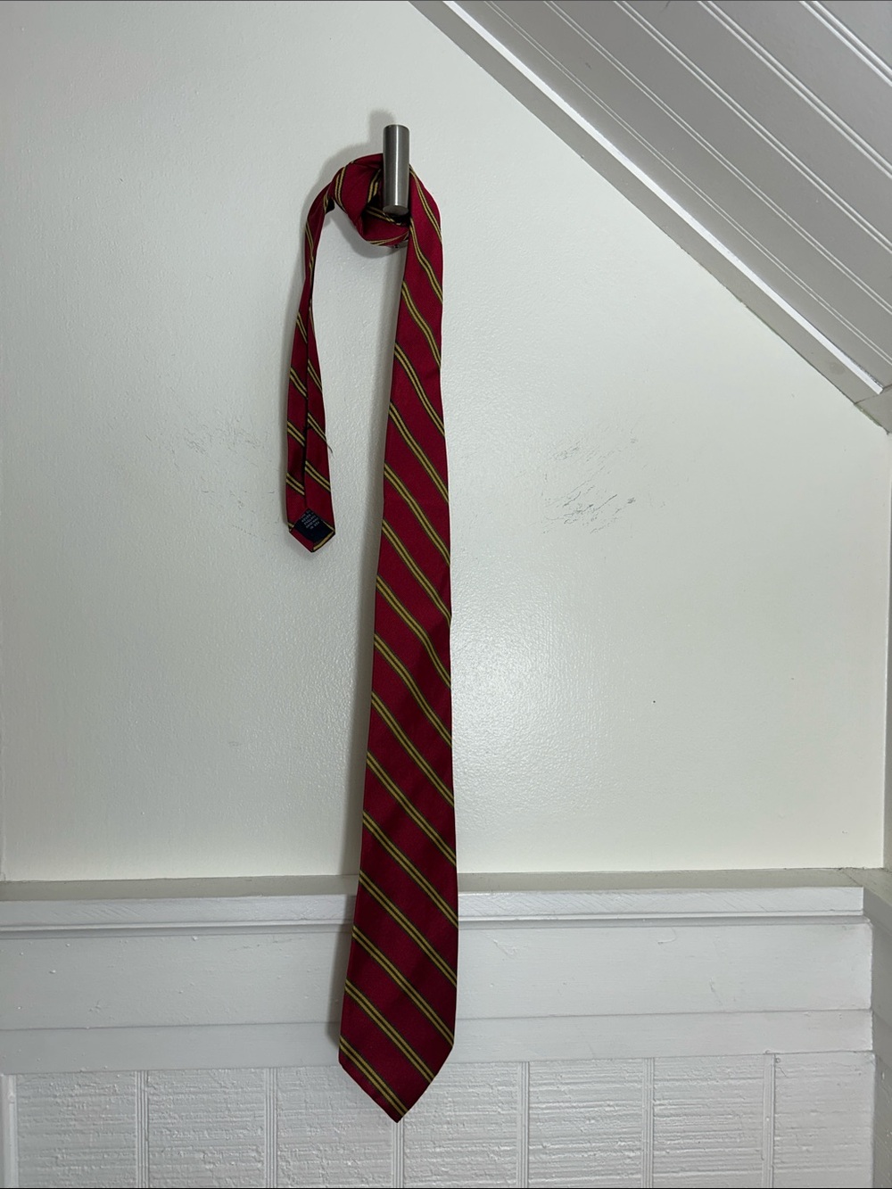 Brooks Brothers Makers Pure Silk Tie- red, yellow & green - Picture 2 of 4